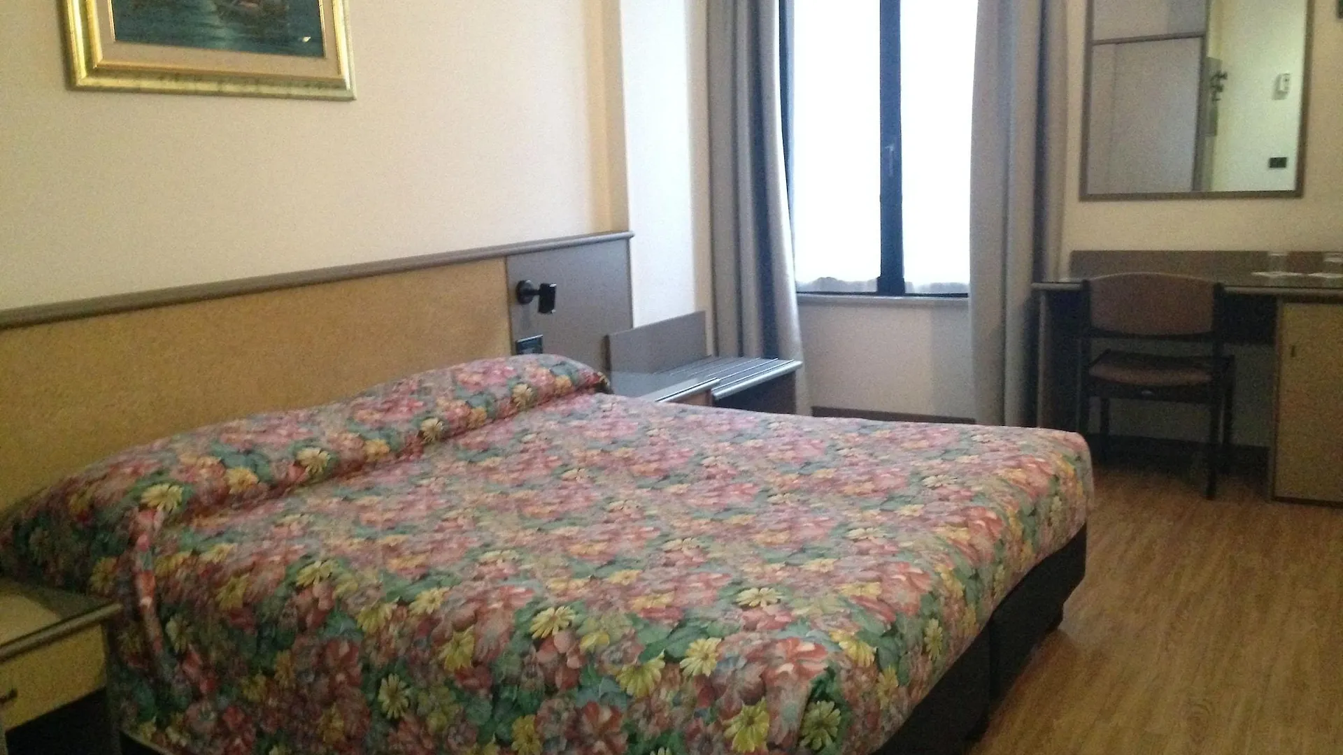 Hotel Plaza Desenzano del Garda 3*,  İtalya