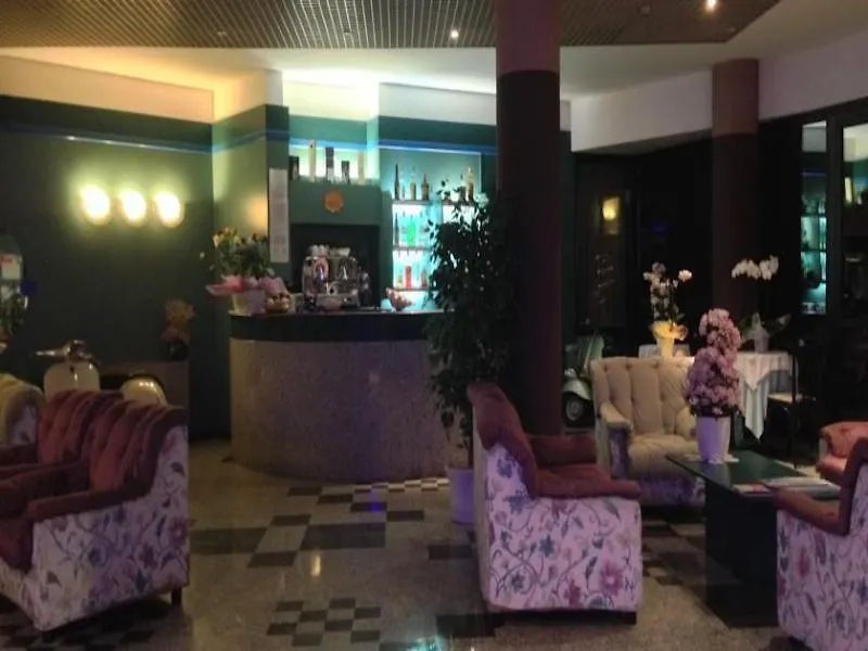 Hotel Plaza Desenzano del Garda 3*,