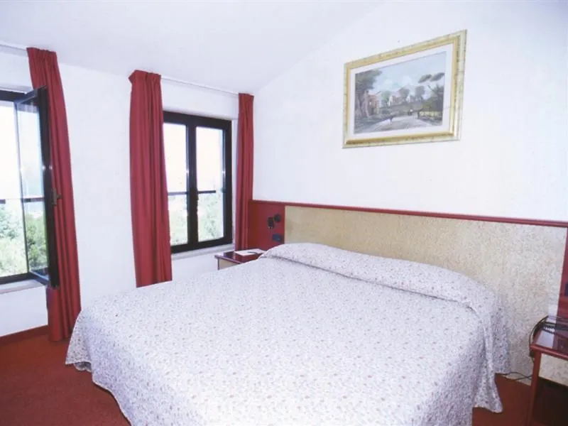 Hotel Plaza Desenzano del Garda 3*,